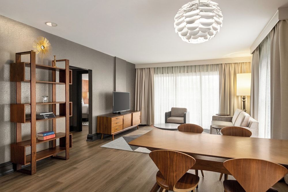 American Hotel Atlanta Downtown, Tapestry Collection Hilton