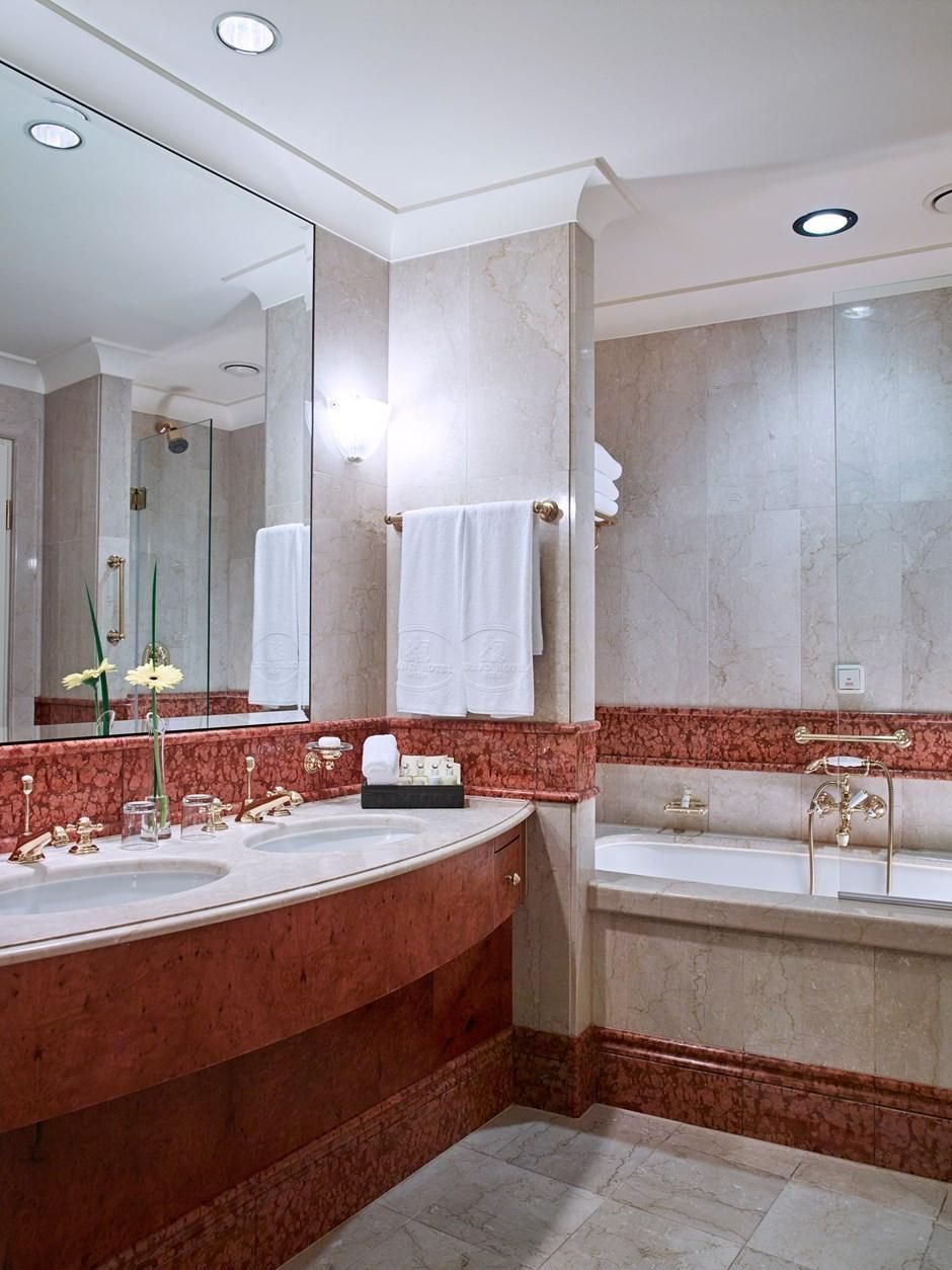 1 King Bed Suite Ring Road View Terrace