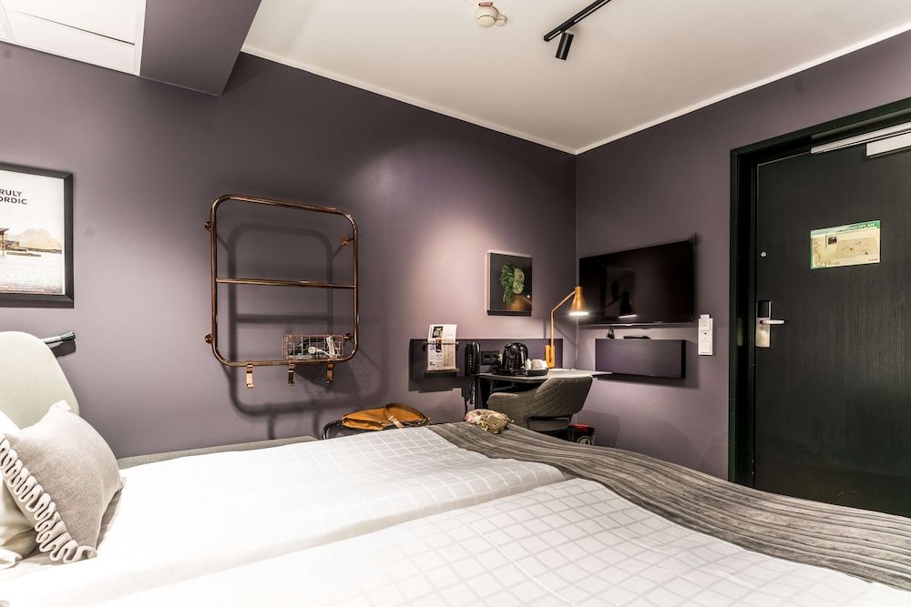 Scandic Continental Double Room, 1 Queen Bed, No Windows 4