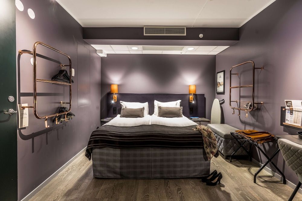 Scandic Continental Double Room, 1 Queen Bed, No Windows 3