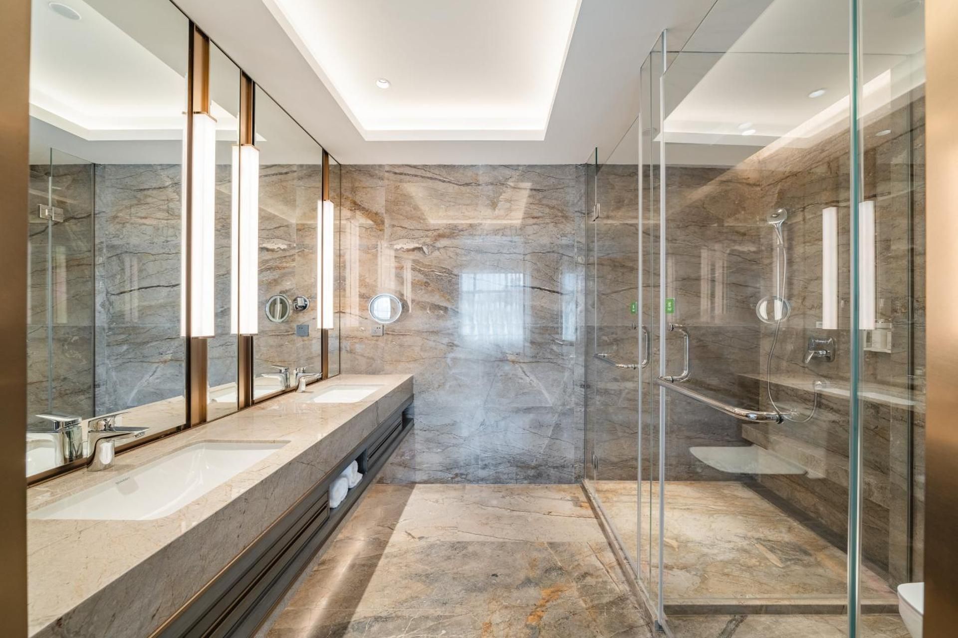 King Suite - West Wing