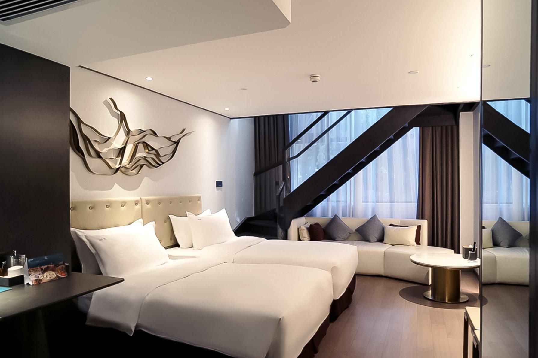 Two Bedroom Suit 1 King 2 Twin Loft West Wing