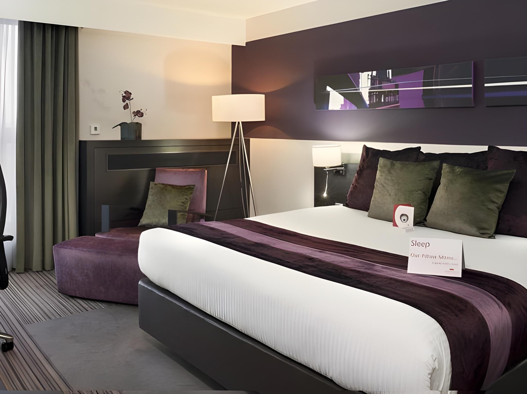 1 King Premium Club Floor Lounge Access