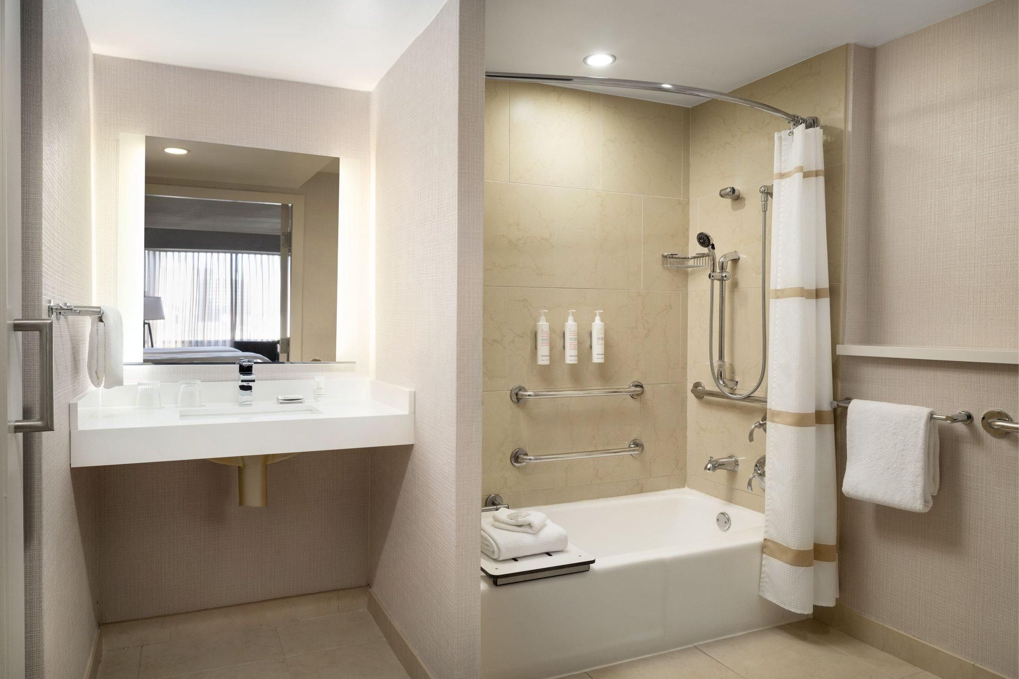 Nob Hill, Suite, 1 King, Sofa bed, Bay view, High floor