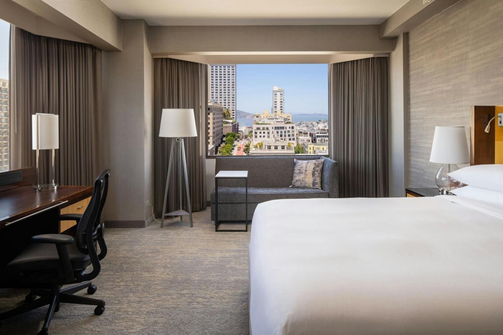 Club lounge access, Guest room, 1 King, High floor