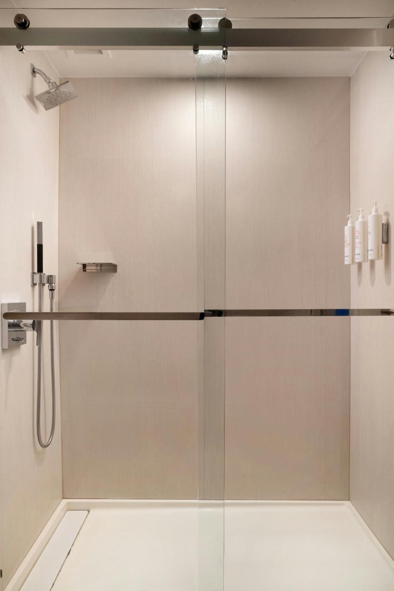 King Room with City or Bay View - High Floor/Hearing Accessible