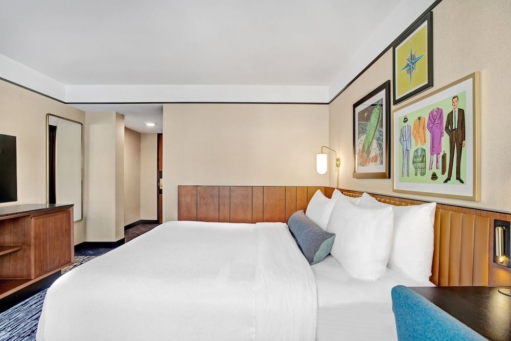 Standard Room, 1 King Bed, City View