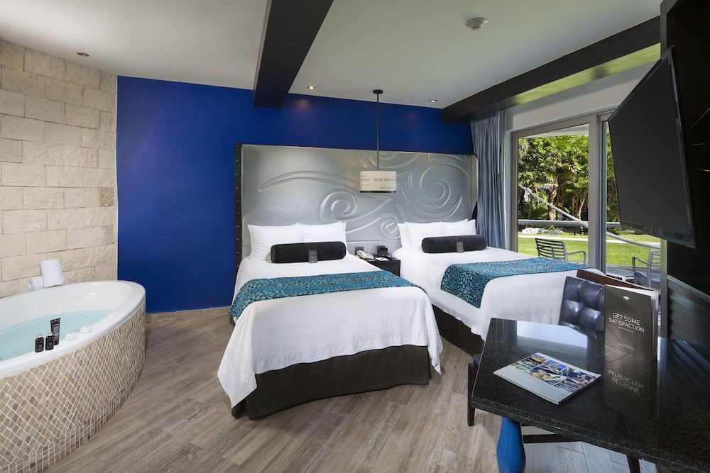 Deluxe Gold, two double beds