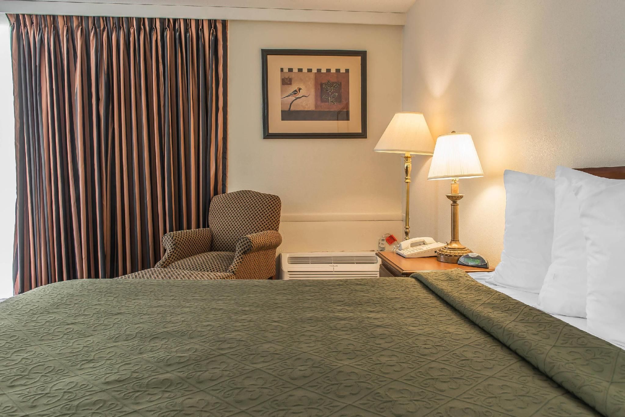 1 Queen Bed, Nonsmoking