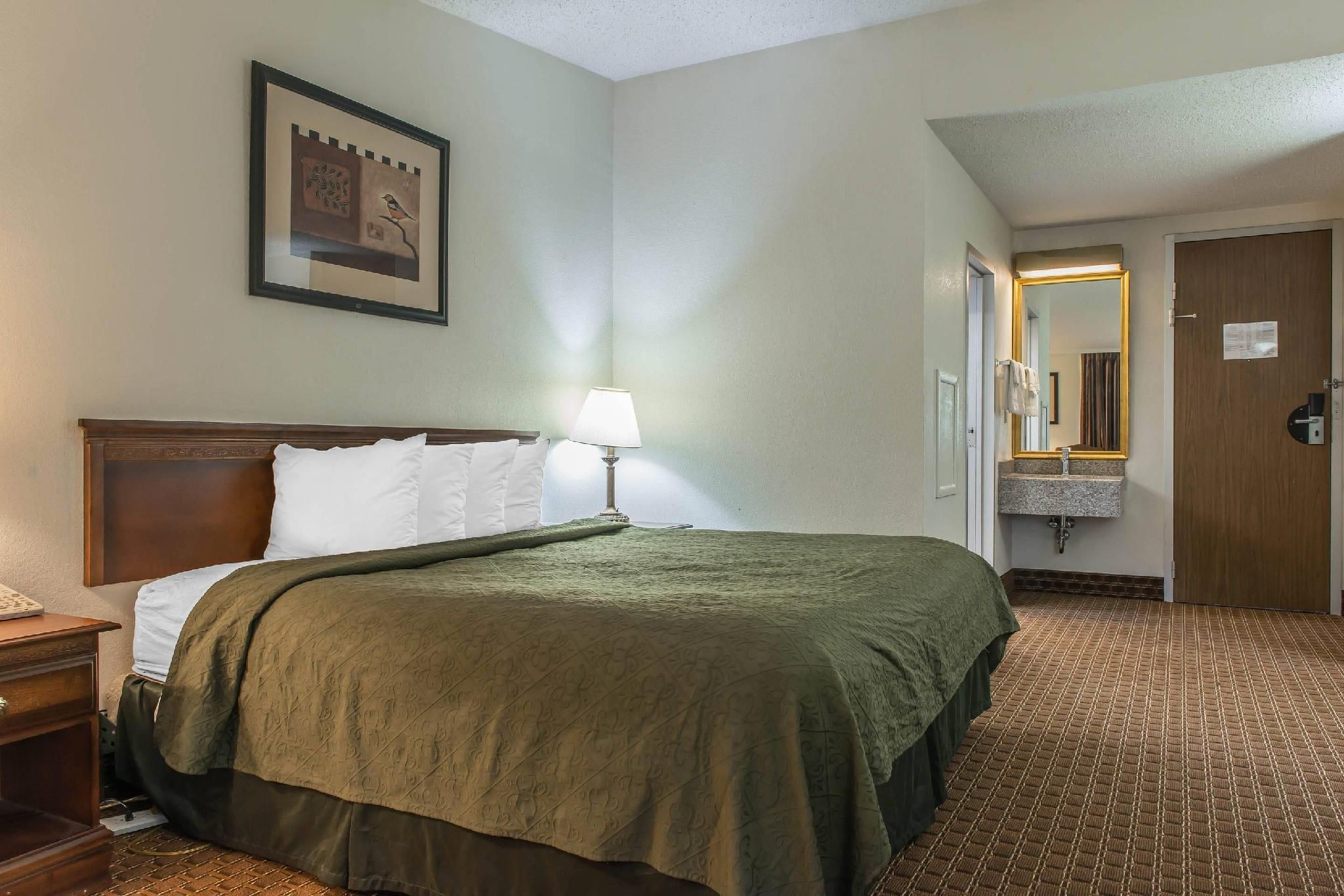 1 King Bed, Nonsmoking