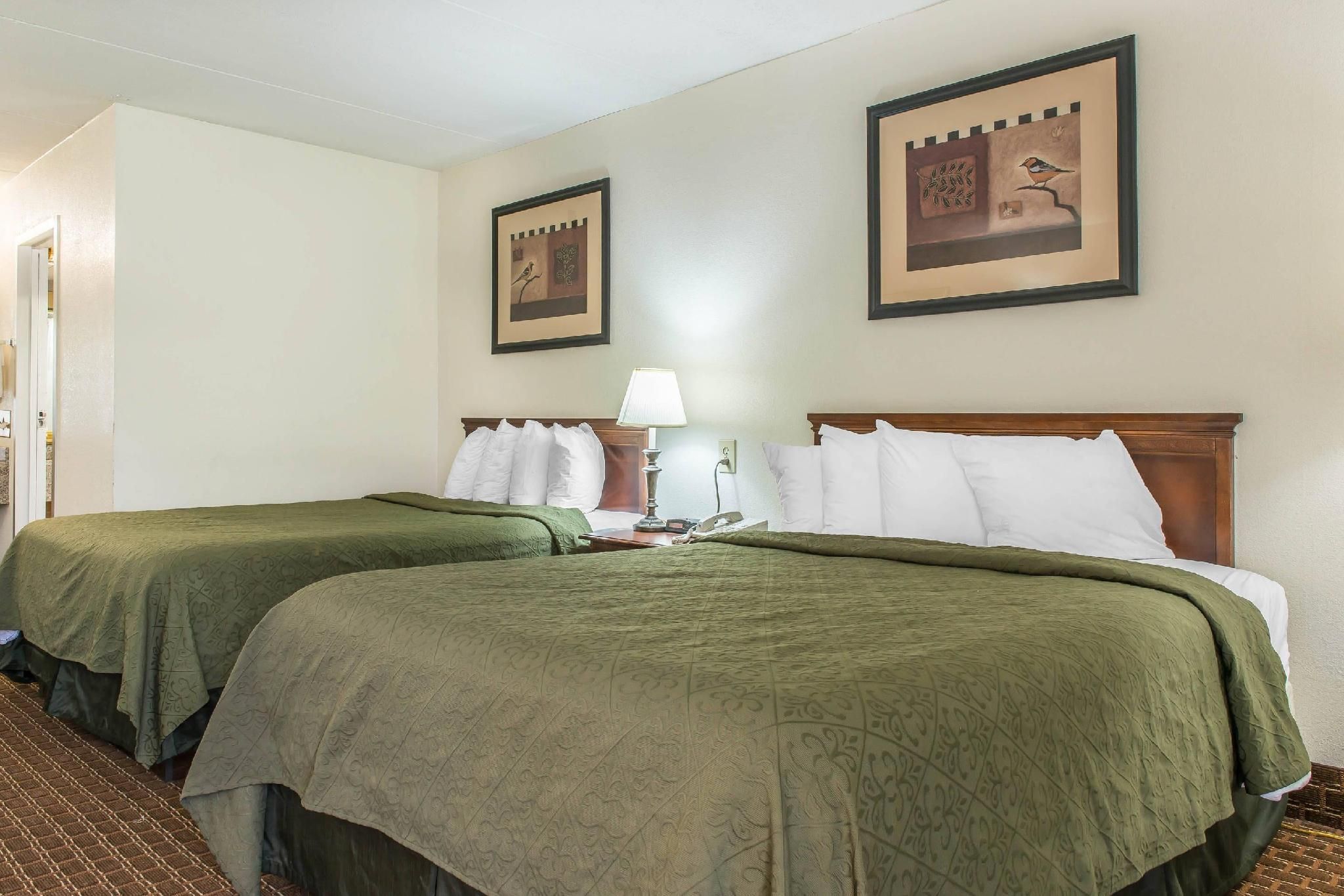 2 Queen Beds, Nonsmoking, Upgrade