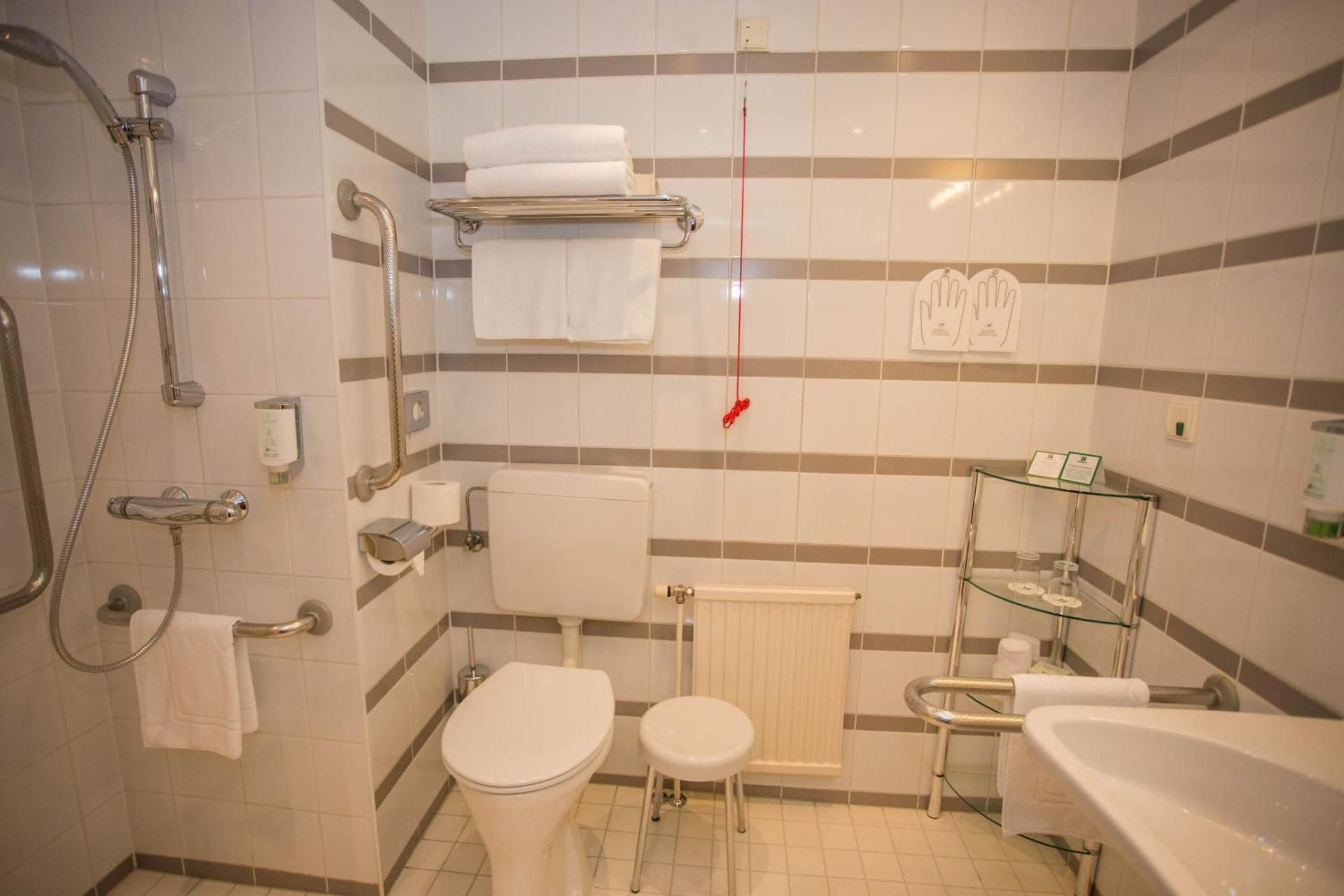 Queen Room - Disability Access