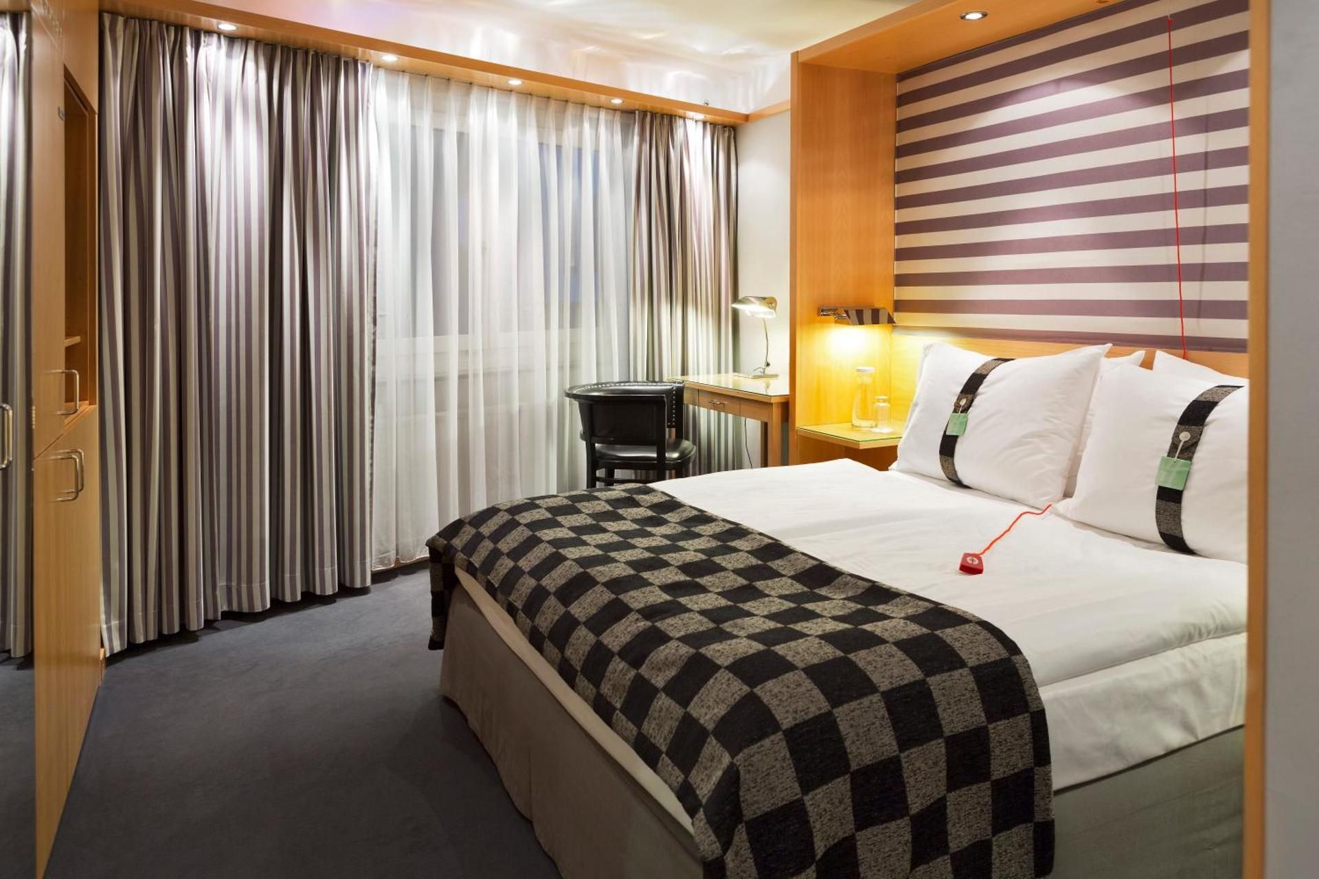 Queen Room - Disability Access