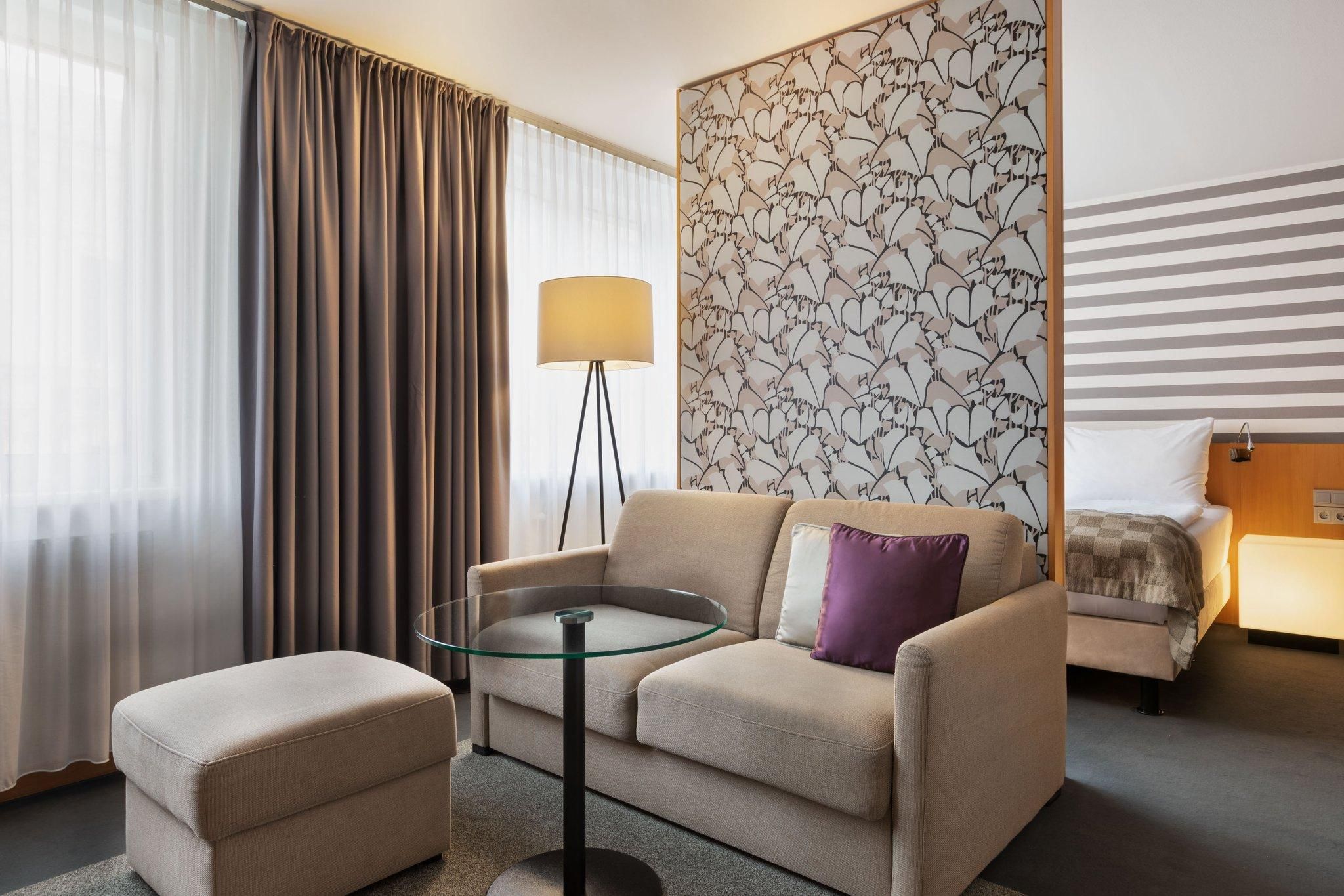 1 King Suite Courtyard View Sofa Bed