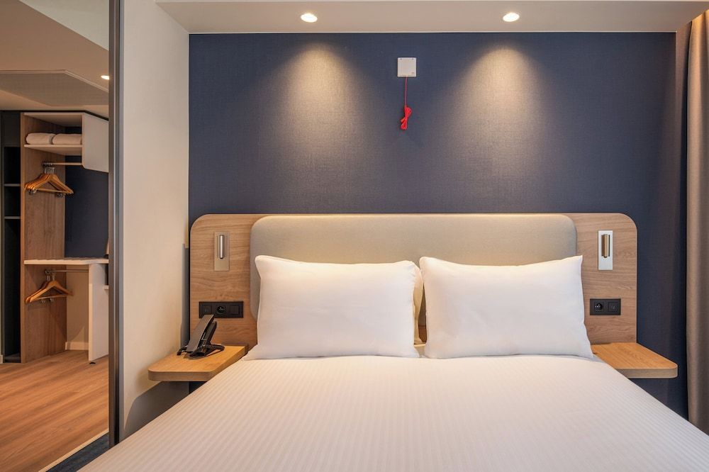 Standard Room, 1 Queen Bed, Accessible Bathtub