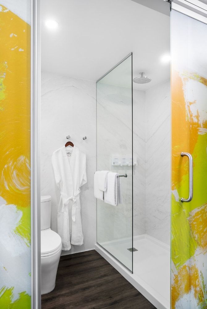 Hotel Arts Studio, 1 King Bed 6