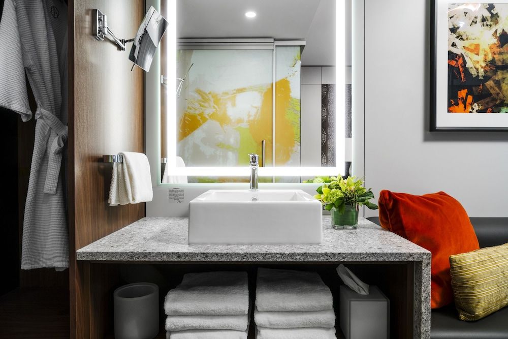 Hotel Arts Studio, 1 King Bed 8