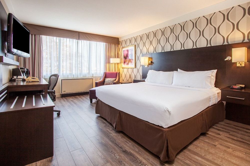undefined Holiday Inn Toronto - Int'l Airport by IHG 8