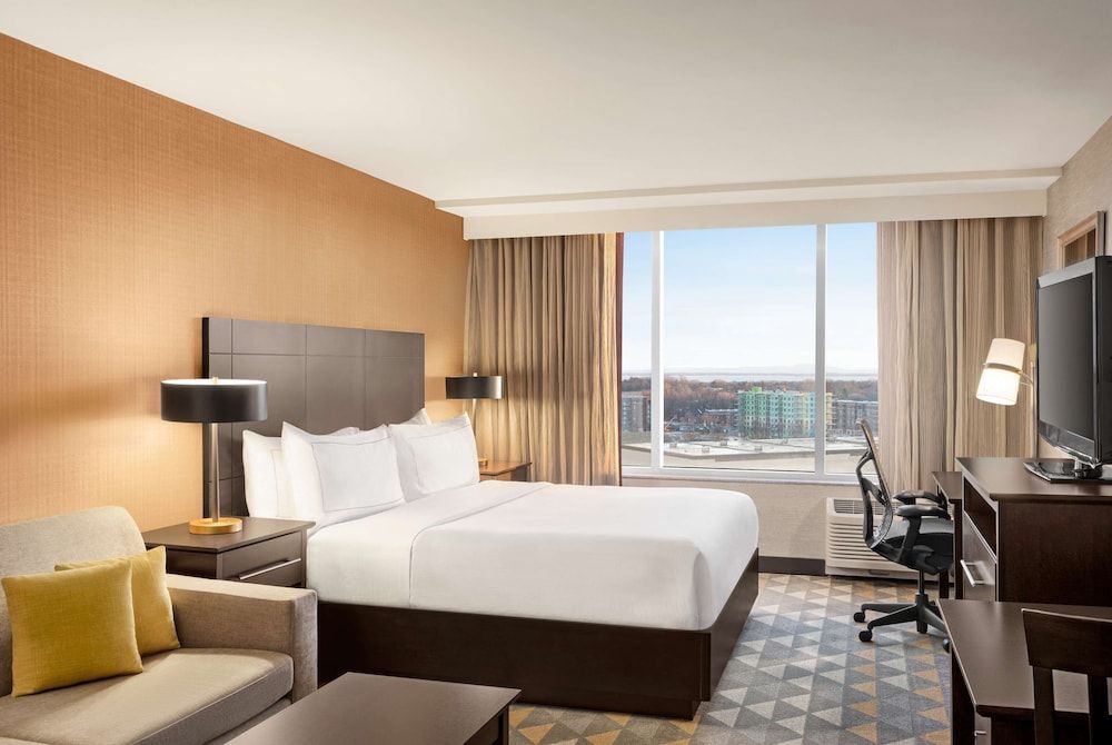 Studio Suite, 1 King Bed, Kitchen