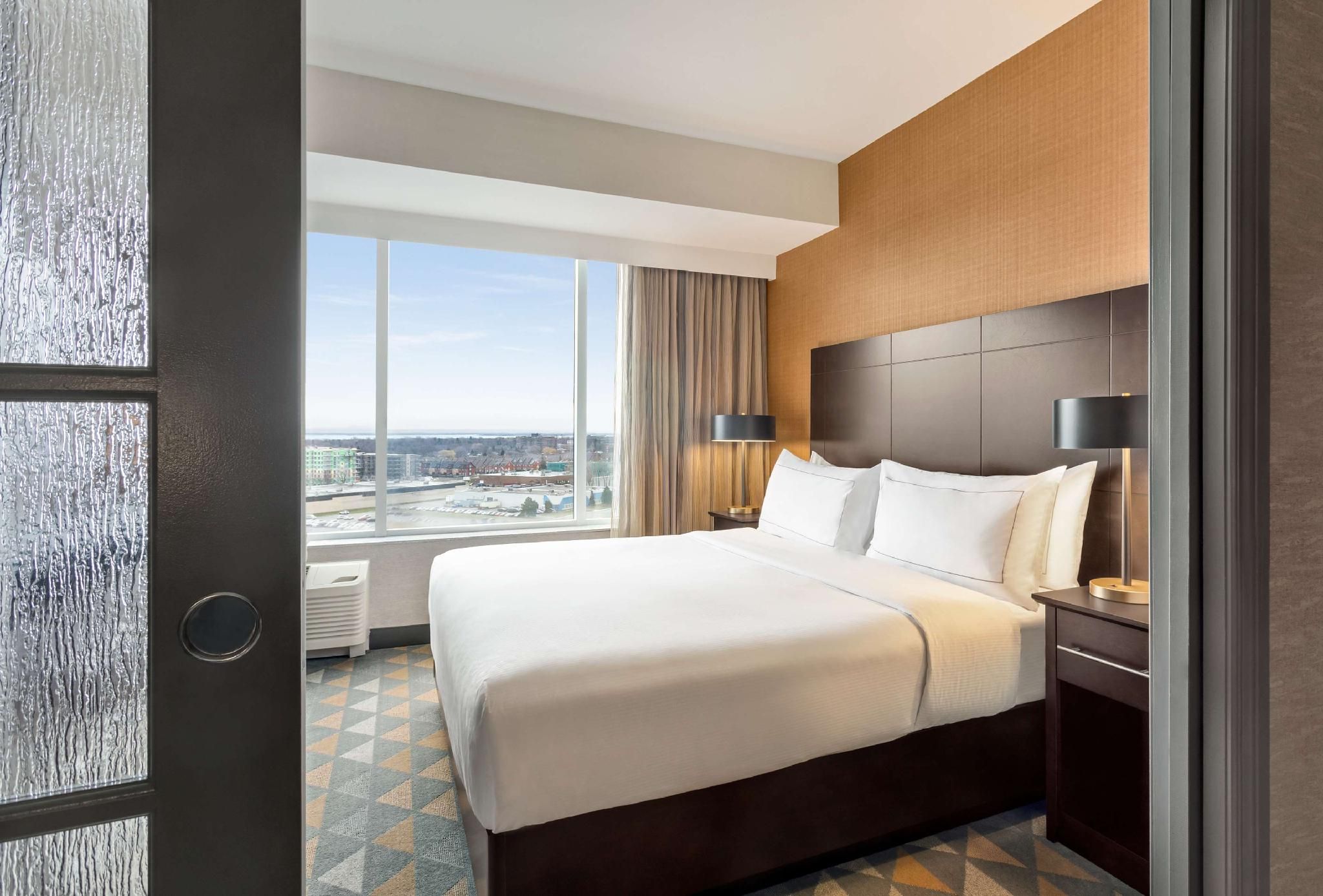 1 KING BED 2 ROOM SUITE