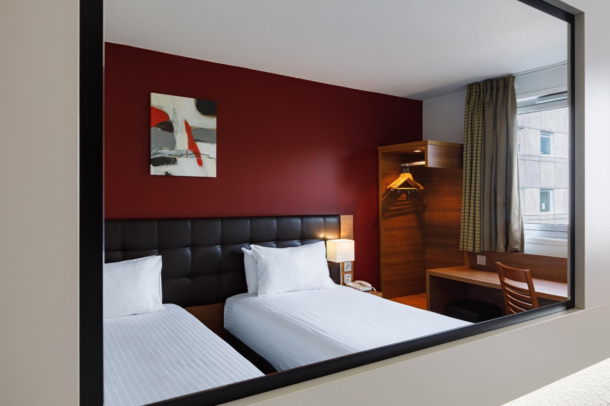 2 Twin Beds Standard Low Floor