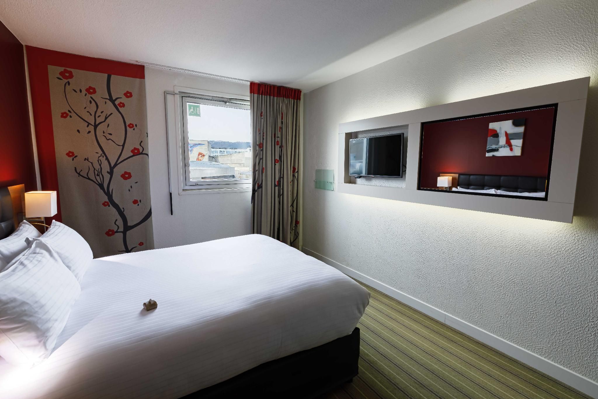 1 Queen Standard Top Floor