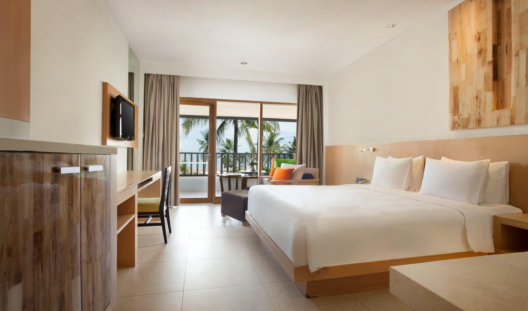 1 King Bed Premium Pool View Balcony