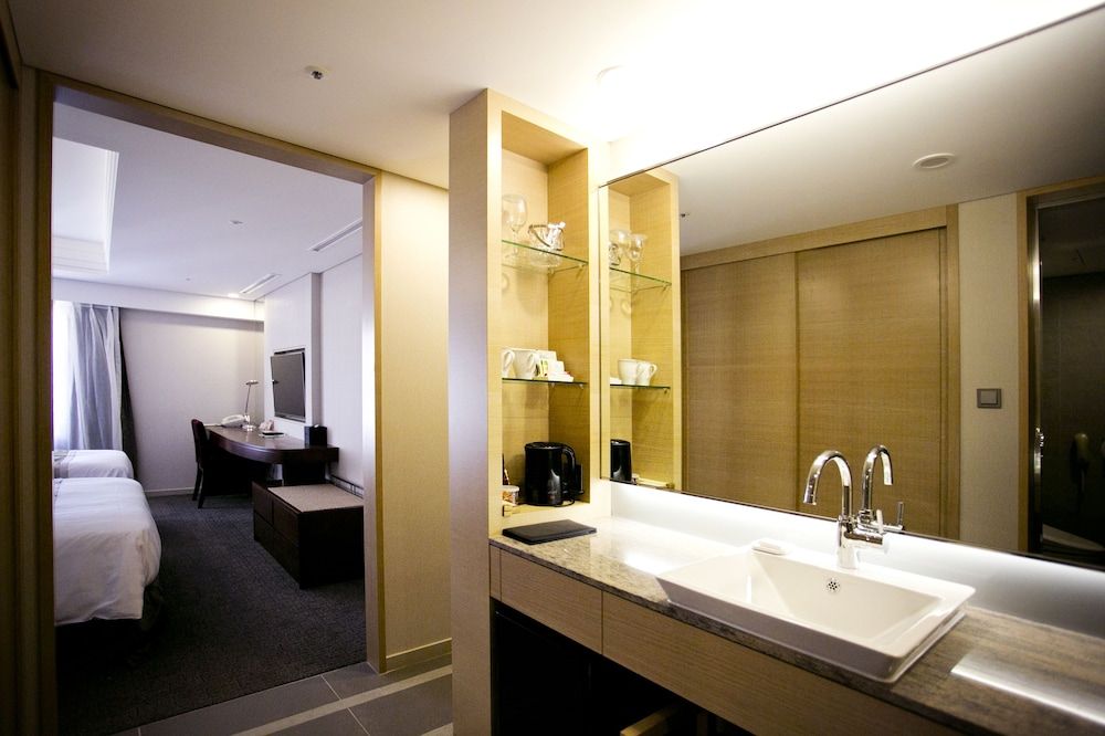 undefined Seoul Garden Hotel 10