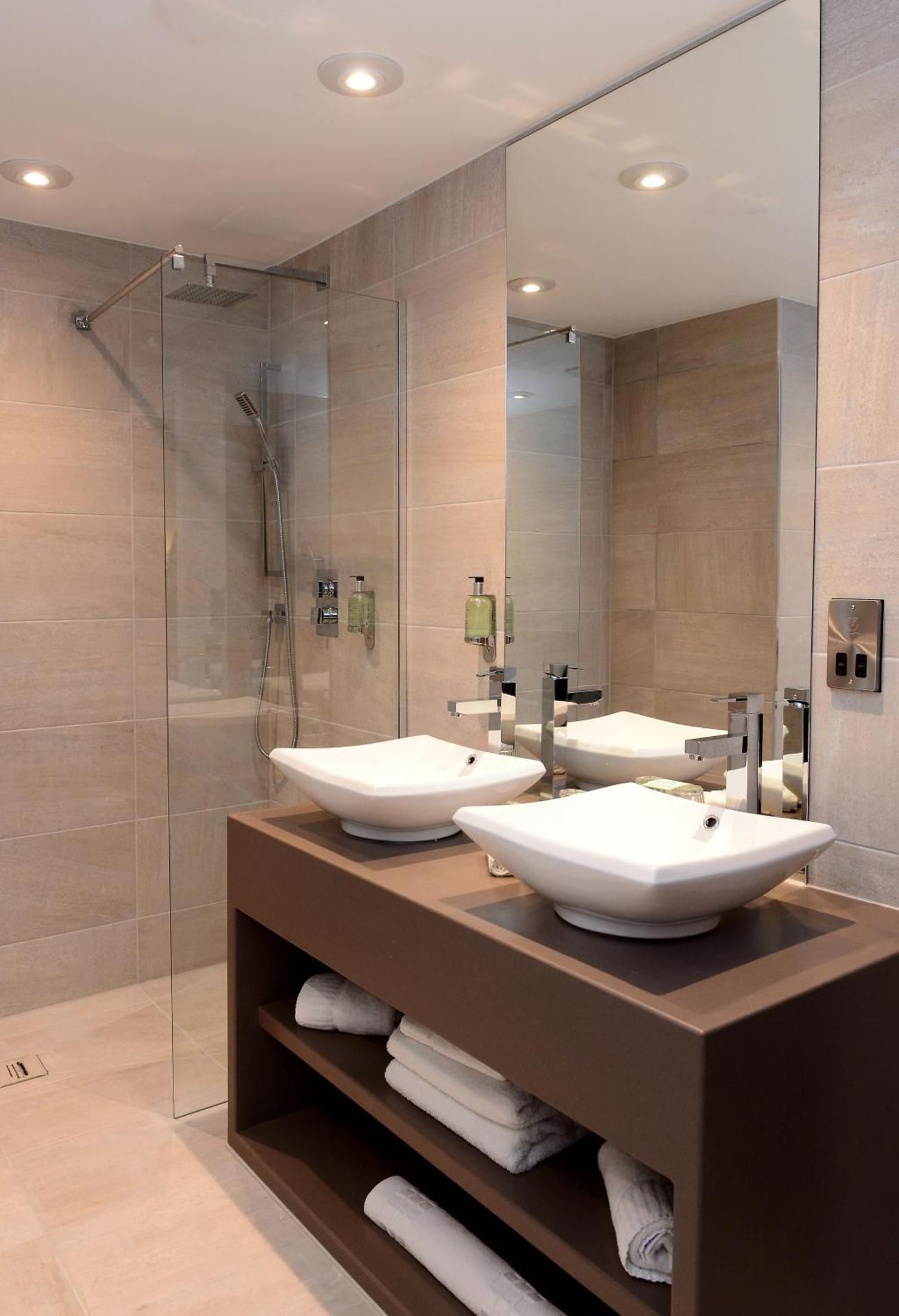 1 Bedroom Suite
