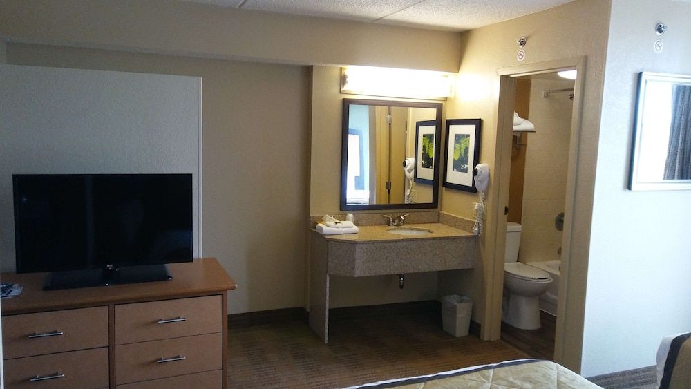 Extended Stay America Suites Denver Aurora North Deluxe Studio, Multiple Beds, Non Smoking 2