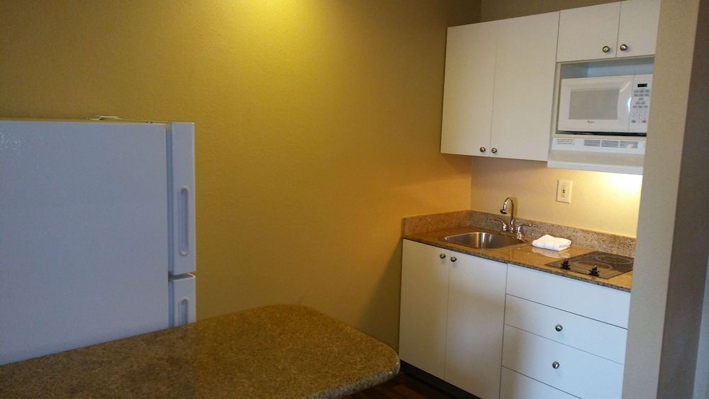 Extended Stay America Suites Denver Aurora North Deluxe Studio, Multiple Beds, Non Smoking 5
