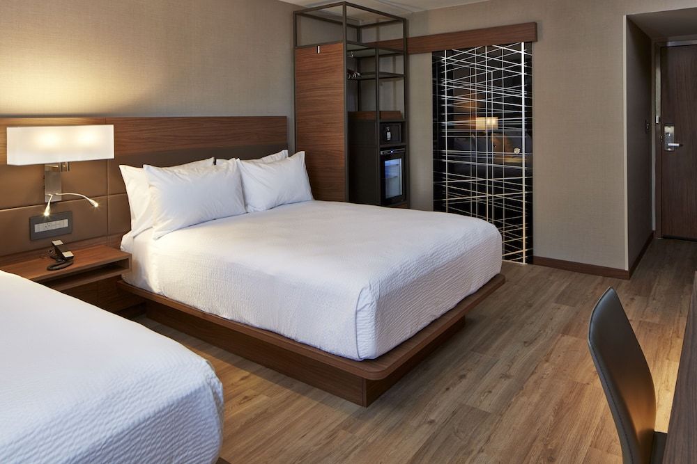 AC Hotel by Marriott Atlanta Downtown Room, 2 Queen Beds, Non Smoking (Mobility Accessible, Tub) 3