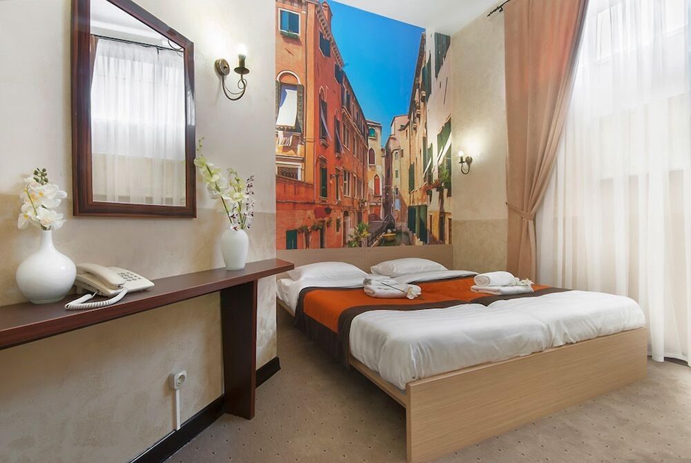 Comfort Room (Mansard Roof)