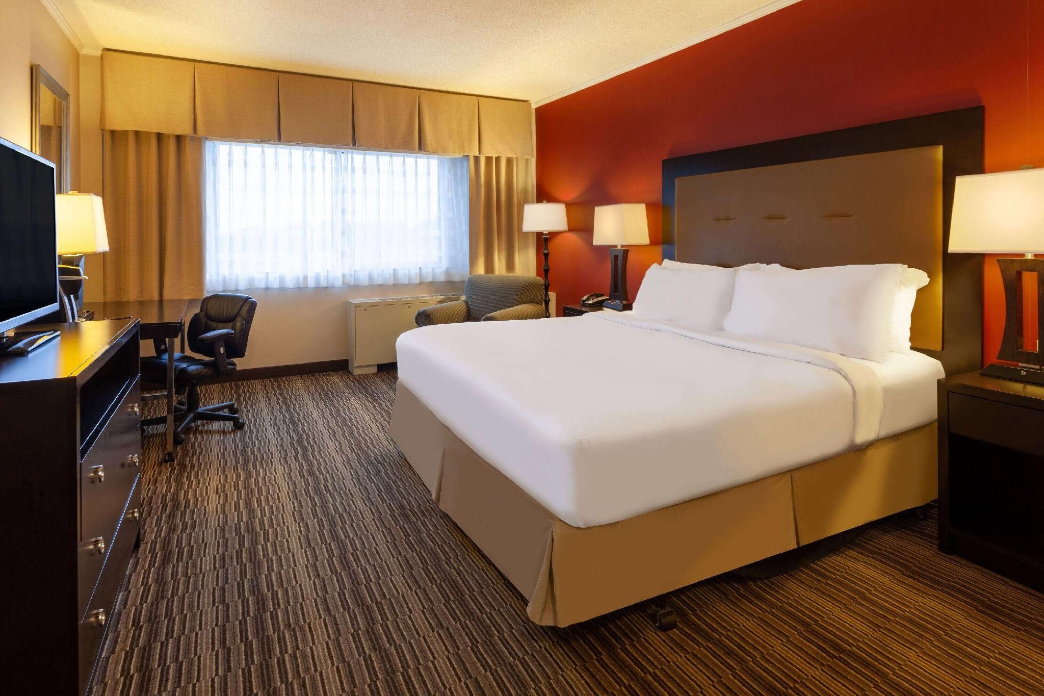 Randolph Hotel Liverpool/Syracuse/Airport West, Trademark 1 King Bed, Deluxe Room, Non-Smoking