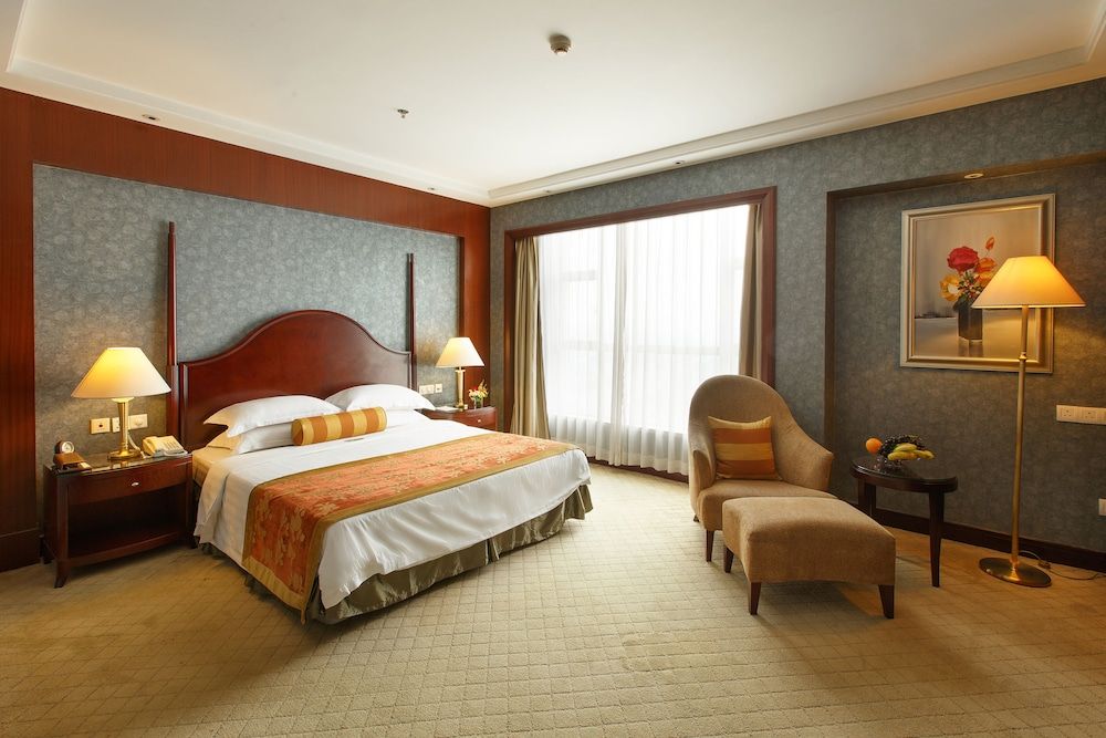 undefined Grand Royal Hotel 3