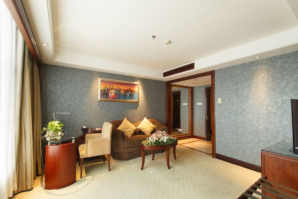 undefined Grand Royal Hotel 10