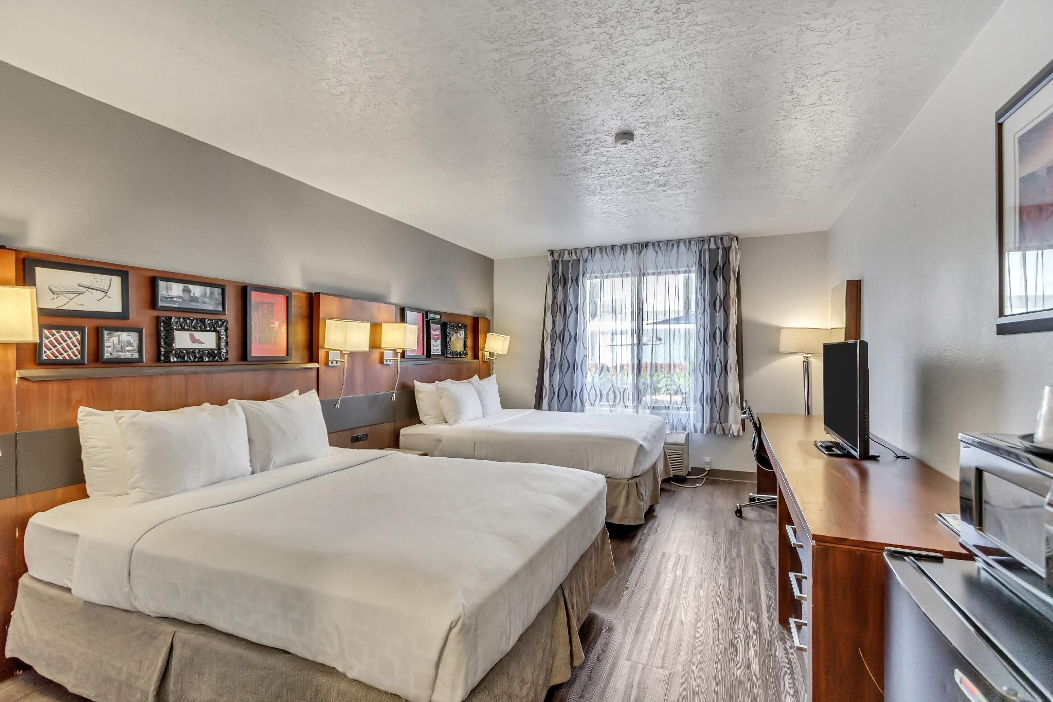 1 King Bed, Nonsmoking
