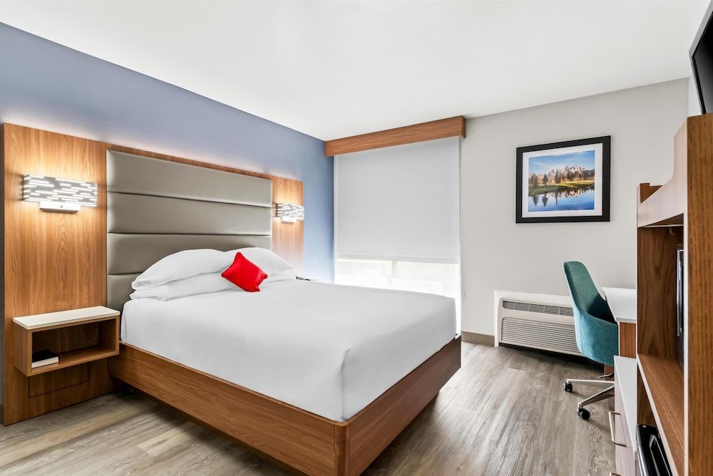 Red Lion Hotel & Conference Center Cheyenne Deluxe Room, 1 Queen Bed (Pet Friendly)