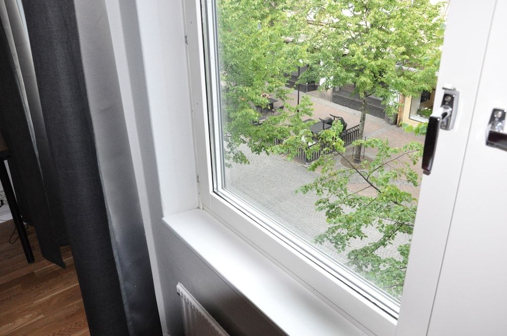 City Hotel Twin Room 6