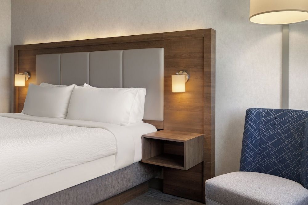 Standard Room, 1 King Bed, Balcony