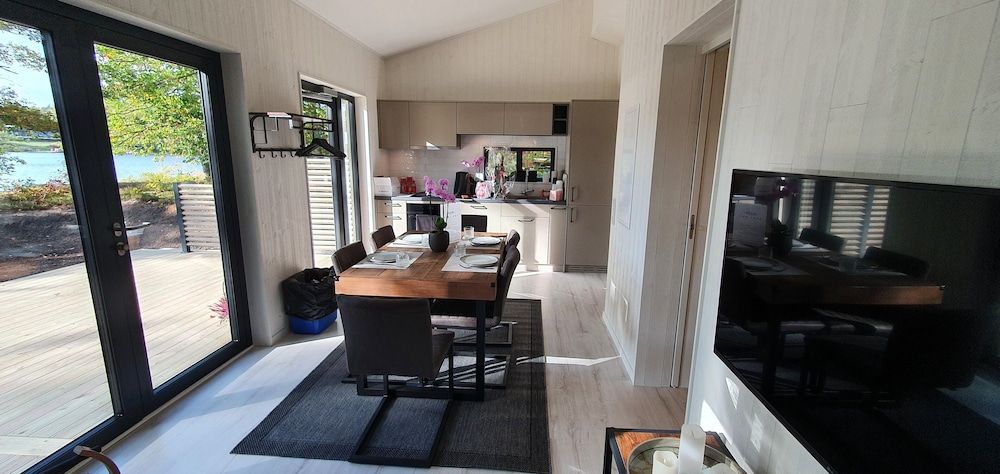 Långasjönäs Camping & Stugby Deluxe Cottage, 2 Bedrooms, Lake View, Lakeside 5