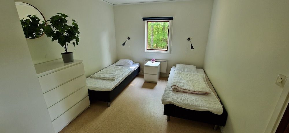 Långasjönäs Camping & Stugby Grand Cottage, 2 Bedrooms, Private Bathroom, Lakeside 2