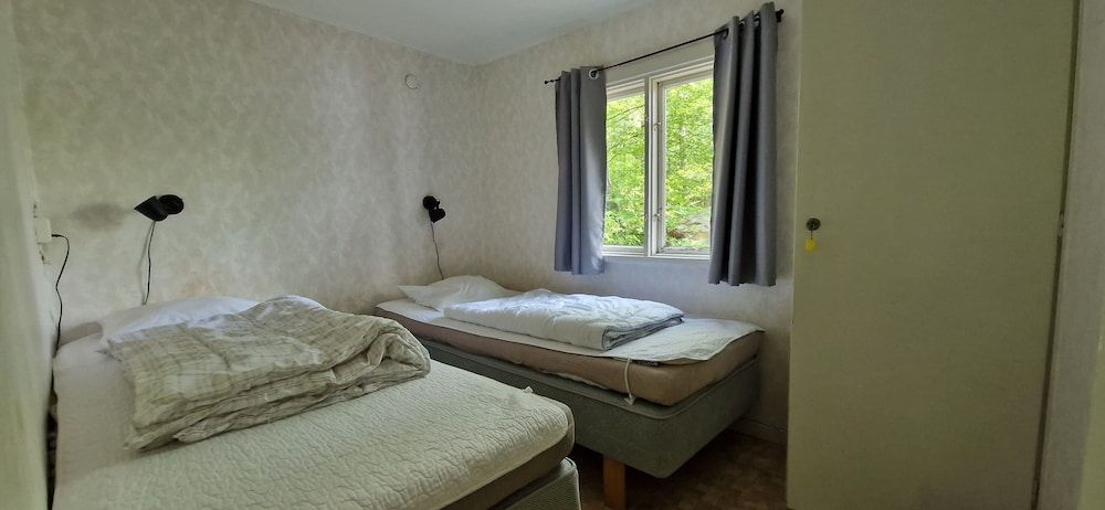 Classic Cottage, 2 Bedrooms, Private Bathroom, Lakeside