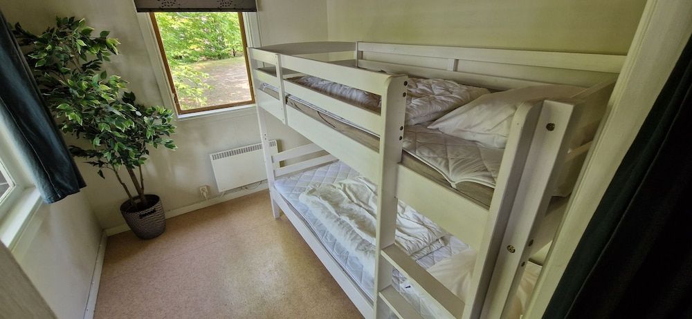 Långasjönäs Camping & Stugby Grand Cottage, 2 Bedrooms, Private Bathroom, Lakeside