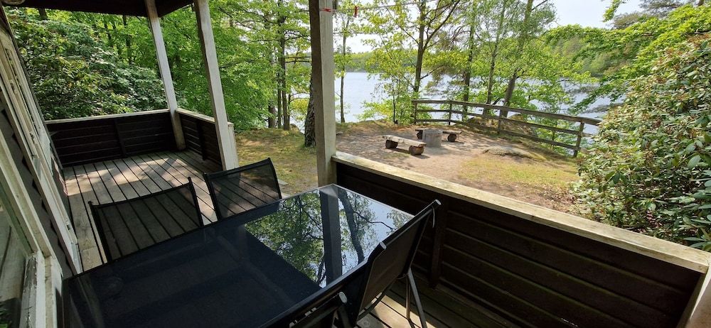 Långasjönäs Camping & Stugby Grand Cottage, 2 Bedrooms, Private Bathroom, Lakeside 4