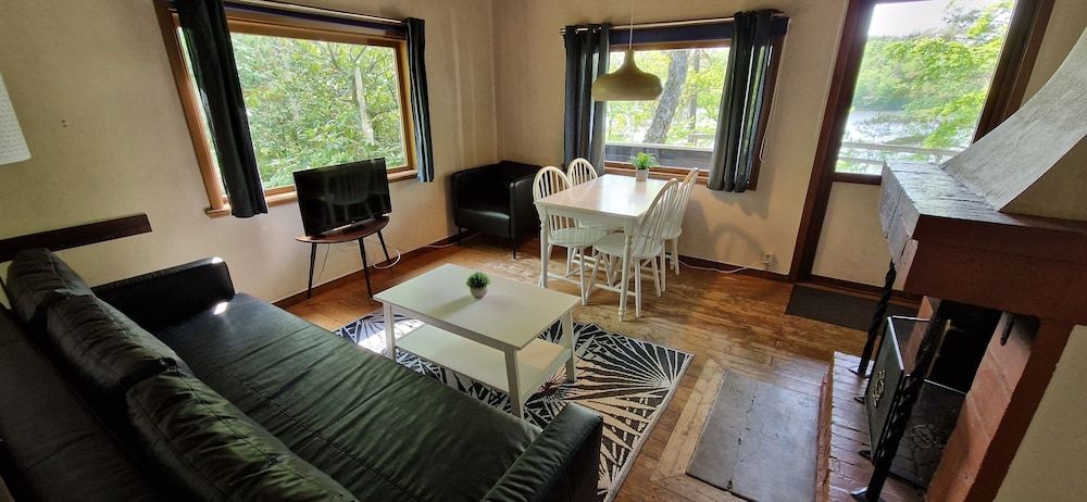 Långasjönäs Camping & Stugby Grand Cottage, 2 Bedrooms, Private Bathroom, Lakeside 9