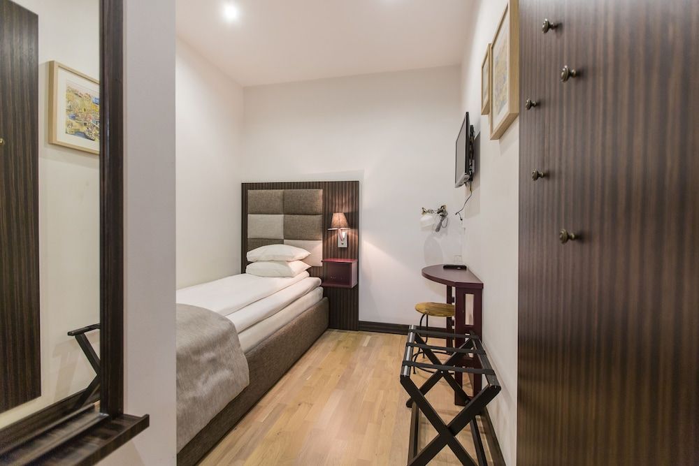 Single Room, No Windows