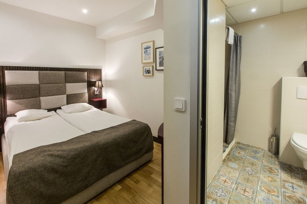 Sofo Hotel Double Room, No Windows 2