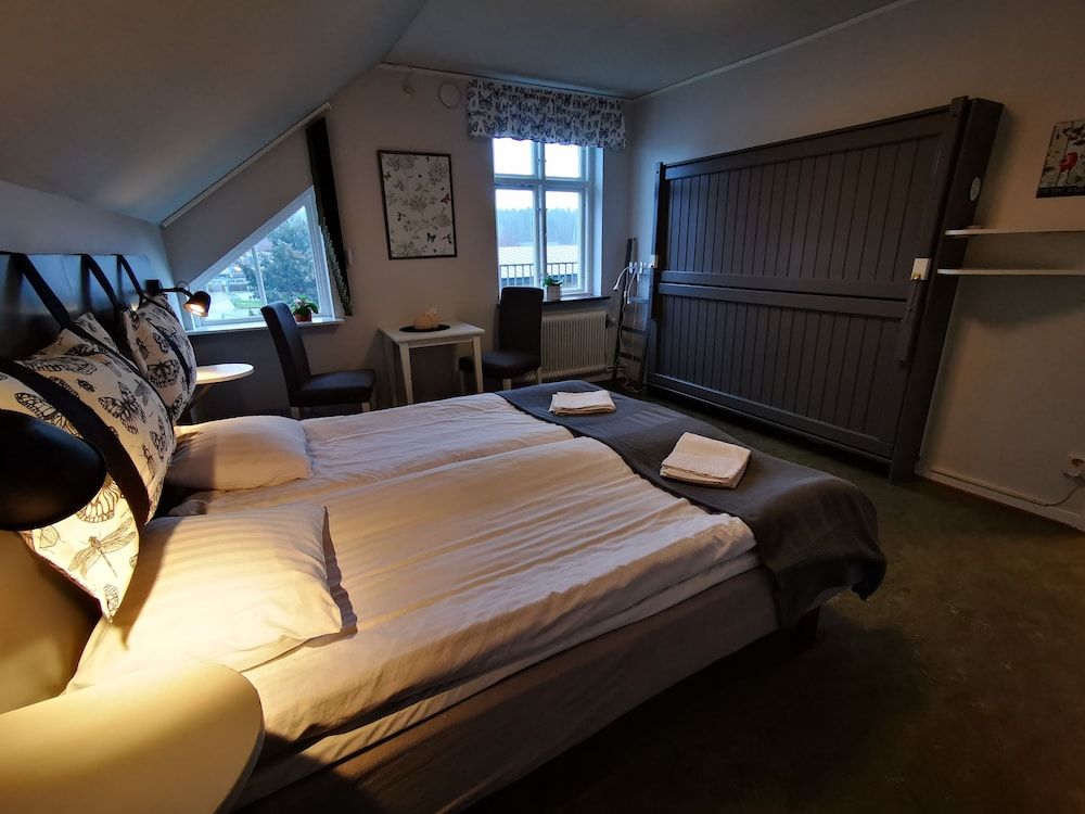 Classic Twin Room, Shared Bathroom