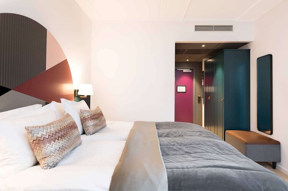 Elite Hotel Carolina Tower Superior Double Room, 1 King Bed 4